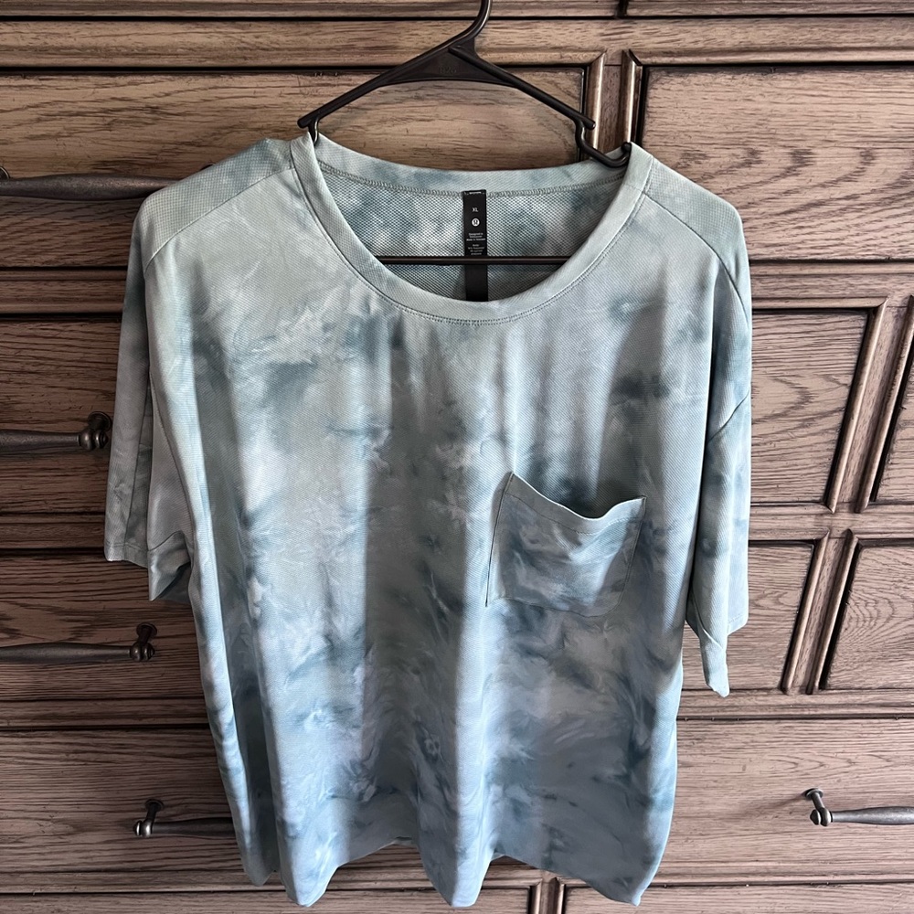 Lululemon pocket tee